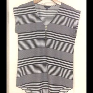 Express V-Neck Grammercy